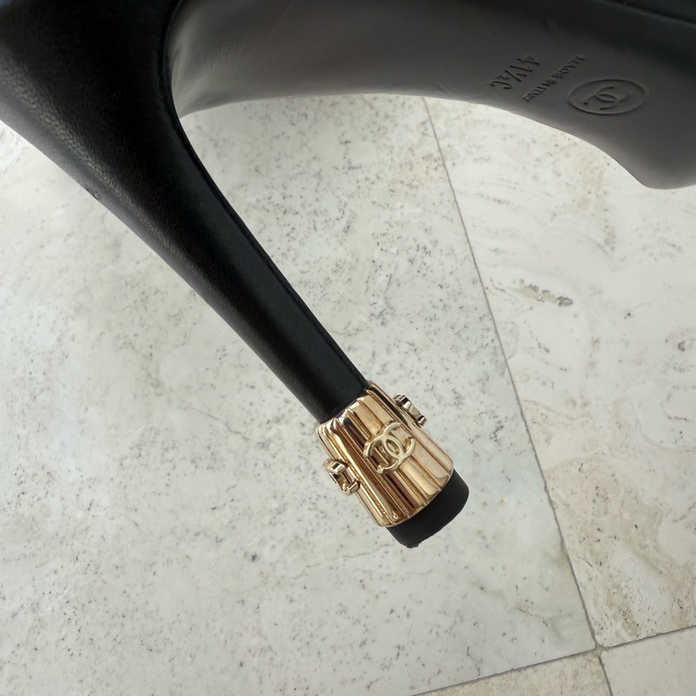 CHANEL Mary Jane Black Heels - Picture 8 of 8